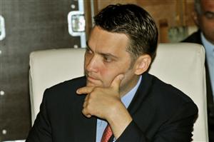 Şova demisionează, se pregăteşte Rus