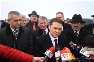 Activitatea lui Şova la Transporturi: A promis 1.800 kilometri noi, dar contractul Comarnic-Braşov nu e semnat, iar cel cu Bechtel de negăsit