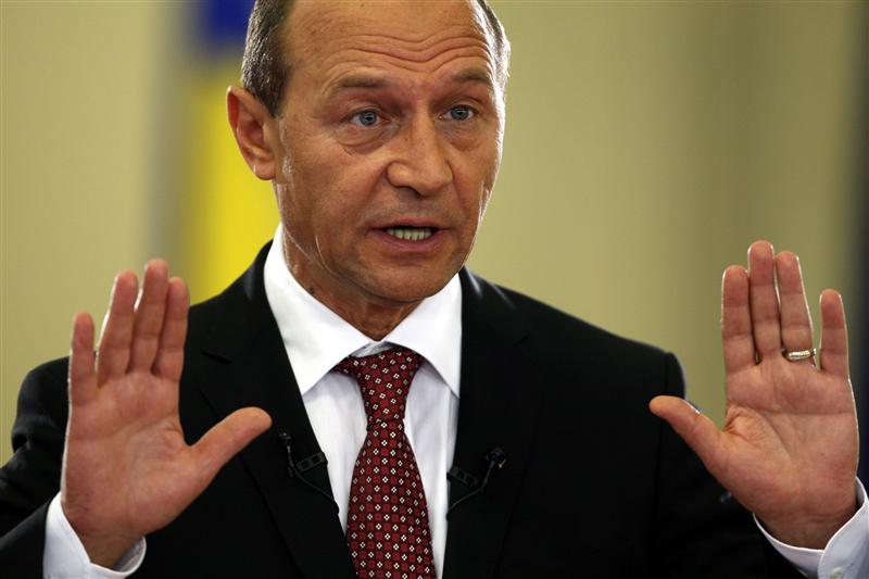 Parlamentul cere demisia preşedintelui Băsescu