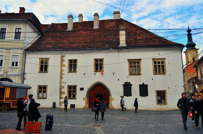 Primăria vrea să ia Casa Matei Corvin
