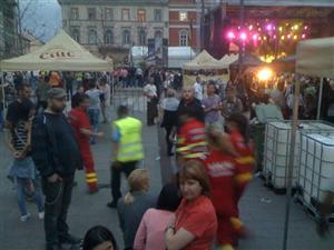 Incidente la concertul Billy Idol: un steward bătut și un bărbat scos afară de SMURD FOTO