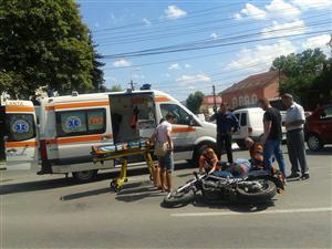Impact violent între un motociclist şi un Logan, în zona Gării