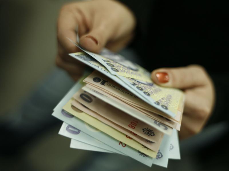 Cât câştigă românii.  Vezi care este diferenţa dintre veniturile celor din mediul urban şi a celor din mediul rural.