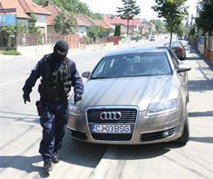 Percheziţii la Cluj. Sunt verificate persoane suspectate de trafic cu maşini de lux