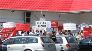 Angajaţii aeroportului au ieşit din nou în stradă