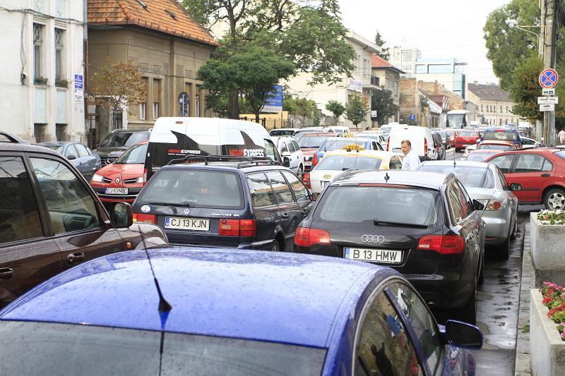 RAR: Peste jumătate dintre vehiculele controlate în trafic, în primele şase luni, aveau probleme