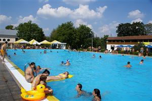 Ploile bagă ştrandurile în criză. 
