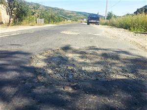 Cum convingi autorităţile să repare un drum