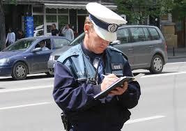Peste 900 de sancţiuni aplicate de poliţişti în weekend