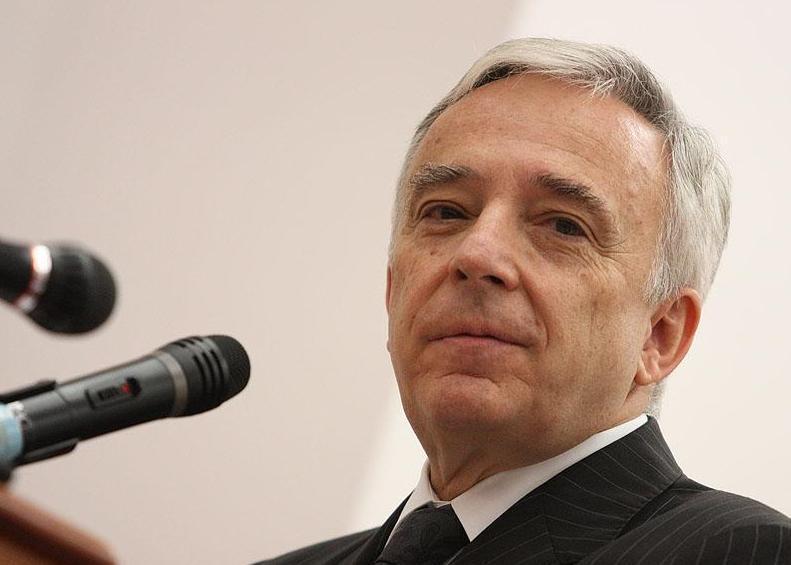 Isărescu: Vom intra în zona euro când o autostradă va trece Carpaţii. Să se dezvolte şi Las Fierbinţi