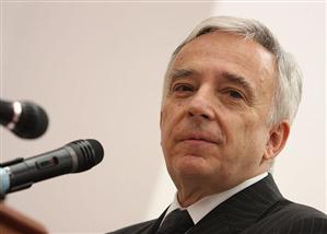 Isărescu: Vom intra în zona euro când o autostradă va trece Carpaţii. Să se dezvolte şi Las Fierbinţi