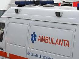 Accident în Cluj: o maşină a intrat într-un stâlp