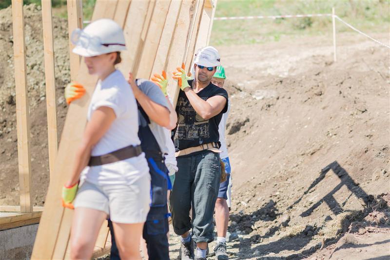 31 de avocaţi britanici s-au angajat constructori la Cluj