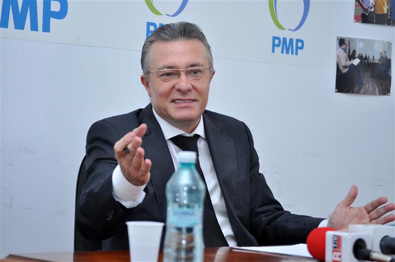Diaconescu: Consider candidatura mea un angajament faţă de ţară, pe care am să mi-l respect