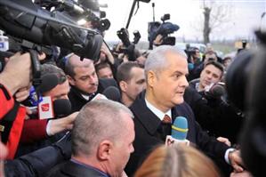  Adrian Năstase, după eliberare: “Am rămas acelaşi, am diverse idei extravagante. Am primit oferte de la un guvern străin, scriu o carte, intenţionez să mă întorc la catedră”