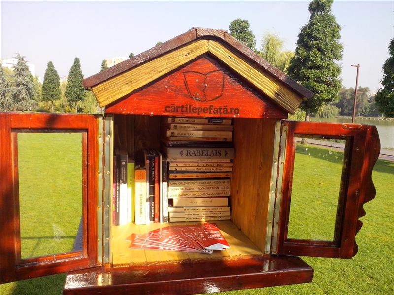 Clujul are bibliotecă în aer liber VIDEO
