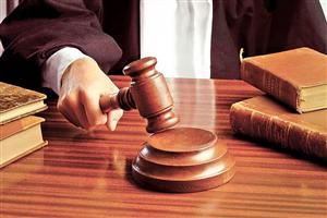 Războiul breslelor în justiţie. Judecătorii îi taie la bani pe avocaţi