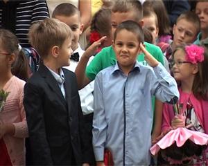 A ÎNCEPUT ŞCOALA: La festivitatea liceului Şincai, Boc şi-a amintit de prima zi de şcoală