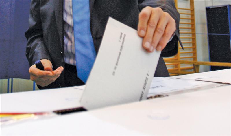 Liber la turismul electoral. Liberalii: „Ordonanţa încurajează votul multiplu”