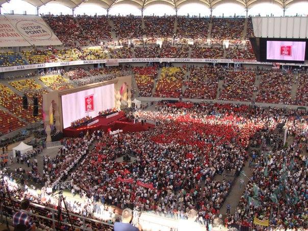 Ponta, lansare cu fast de ziua lui. 70.000 de pesedişti pe Arena Naţională