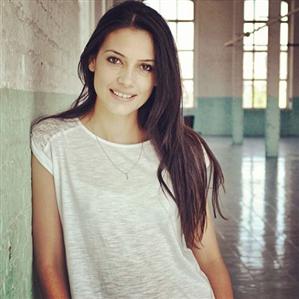 Frumoasa actriţă Iulia Verdeş vorbeşte despre rolul de jurat la Comedy Cluj