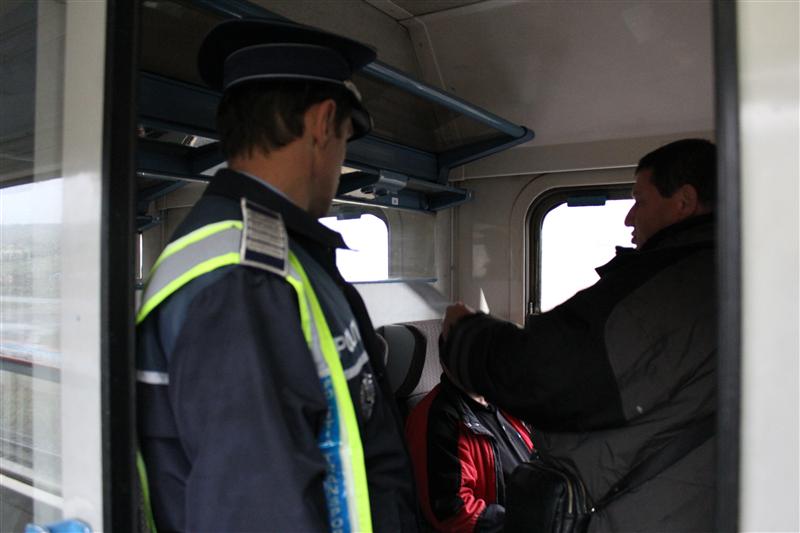 Au vrut să-i prindă cu mâţa-n sac, dar n-au dat nicio amendă. Pasagerii CFR circulă regulamentar