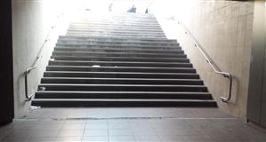 Pasajul de la gară, plin de gunoaie, la doar o săptămână de la inaugurare