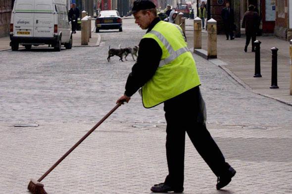 Salubrizarea stradală ajunge pe rolul instanţei. Licitaţia ar putea fi deblocată săptămâna viitoare 