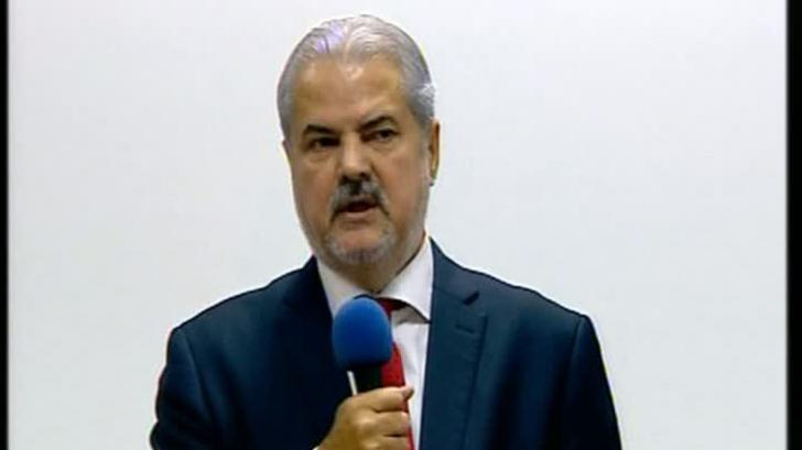 Adrian Năstase: vot de încredere în Parlament şi o remaniere guvernamentală