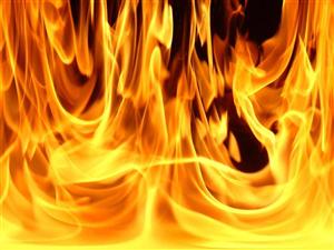 Incendiu violent: un bărbat a ajuns la spital cu arsuri grave
