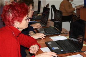 Mii de pagini de cărţi, digitalizate în două săptămâni la Cluj