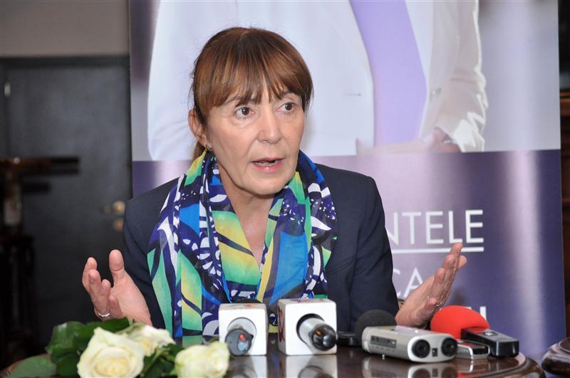 Monica Macovei vrea să dea o şansă Partidului Proştilor