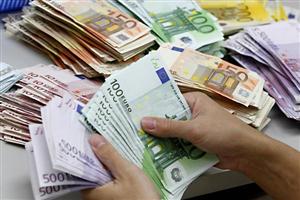 Cursul de referinţă a urcat peste 4,45 lei/euro, pentru prima dată de la sfârşitul lunii aprilie