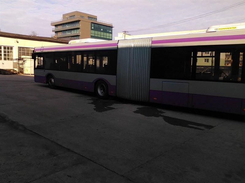 Motivul pentru care autobuzele mov vor circula numai în Cluj-Napoca. Boc a dat explicaţii 
