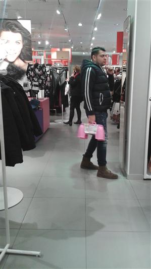 Goana după cadouri de Crăciun, succes garantat pentru retaileri