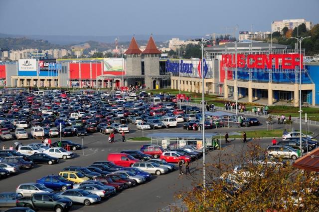 Mallul din Floreşti, închis în prima zi de Crăciun şi prima zi a noului an, program scurt în rest