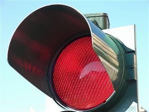Culoarea roşie a semaforului, o bulină fără importanţă pentru şoferii clujeni VIDEO