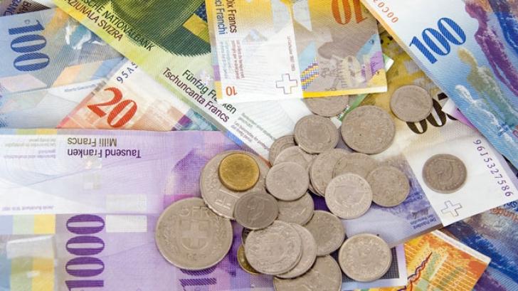 Francul elveţian, la un nivel record faţă de euro: peste 5 lei la cotaţiile din piaţa bancară