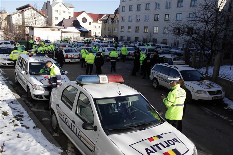 Poliţiştii sub paza cărora au evadat cei patru deţinuţi, cercetaţi disciplinar şi penal. Au cerut mutarea la alte secții