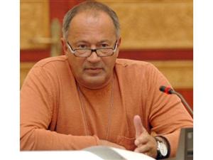 Pe cine are în spate George Maior?
