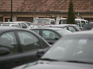 Piaţa auto românească a crescut în 2014, după 6 ani de declin. Producţia a scăzut cu 4,8%