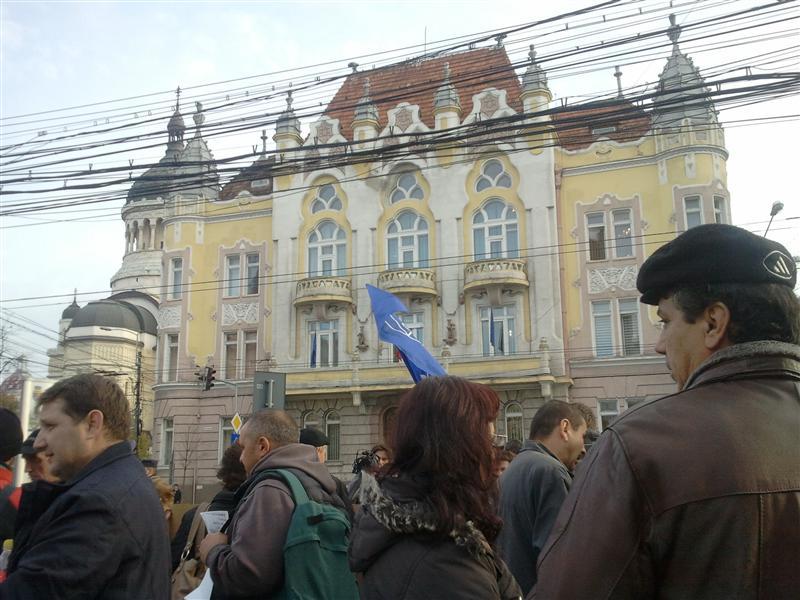 Taxe în plus şi tarife triple: legea traducătorilor înfierbântă sângele profesioniştilor din domeniu