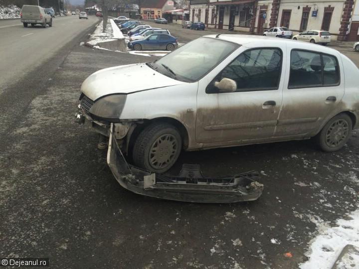Întoarcere cu probleme: băut la volan, un şofer s-a izbit într-un autoturism