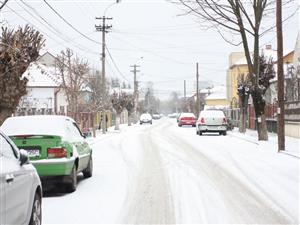 Circulaţia rutieră, desfăşurată în condiţii de iarnă. Ce măsuri au luat autorităţile