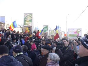 Numeroşi români au protestat la Londra faţă de documentarul Channel 4. Ponta exprimă solidaritate