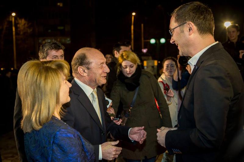 Băsescu şi fostul procuror Lele, la premiera filmului 