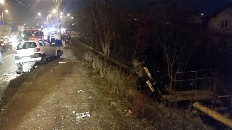Treaz şi fără să circule cu viteză, un şofer s-a izbit cu maşina într-un gard VIDEO