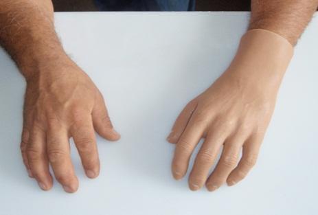 Un masterand clujean a construit imprimante 3D, cu care vrea să realizeze o proteză pentru mână