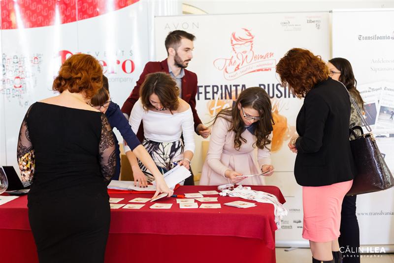 Femeia de succes: între casca de șantier și bărbatul de acasă GALERIE FOTO