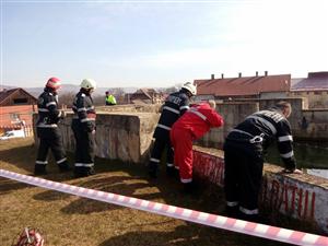 Tragedie la Gilău: un om s-a înecat în canalul din localitate GALERIE FOTO